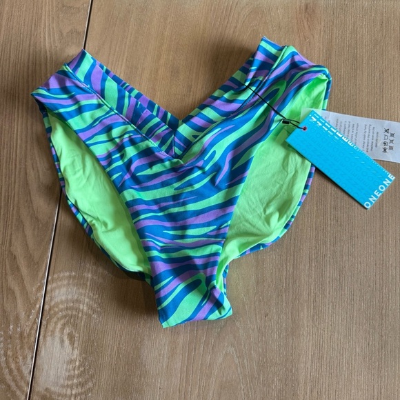 Oneone Bikini Bottom NWT Size Small - Picture 1 of 4